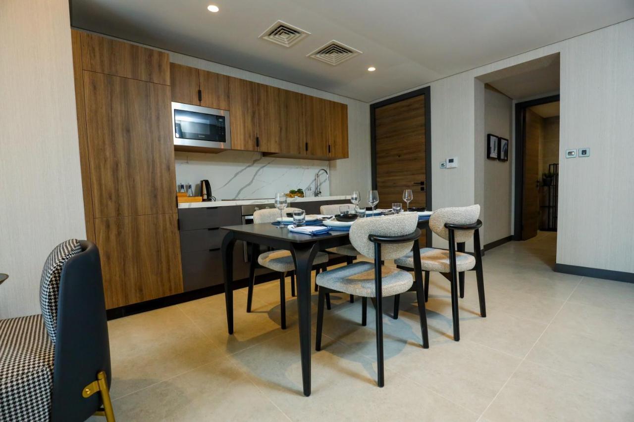 Charthouse Bahrain Hotel Manama Exterior foto A kitchen in a serviced apartment
