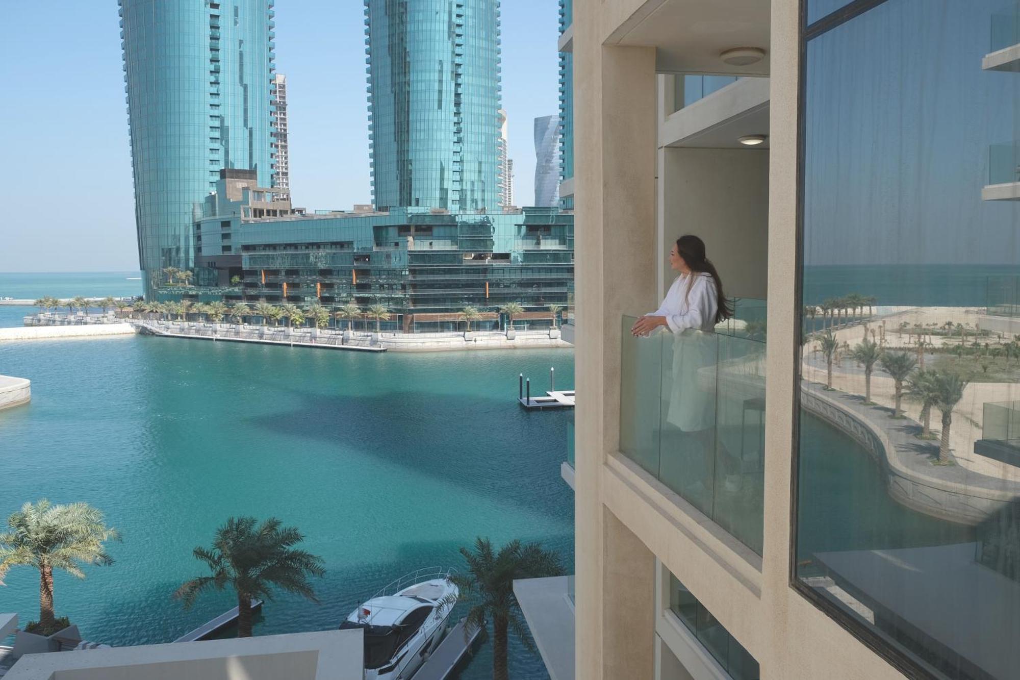 Charthouse Bahrain Hotel Manama Exterior foto View of the Marina from a hotel